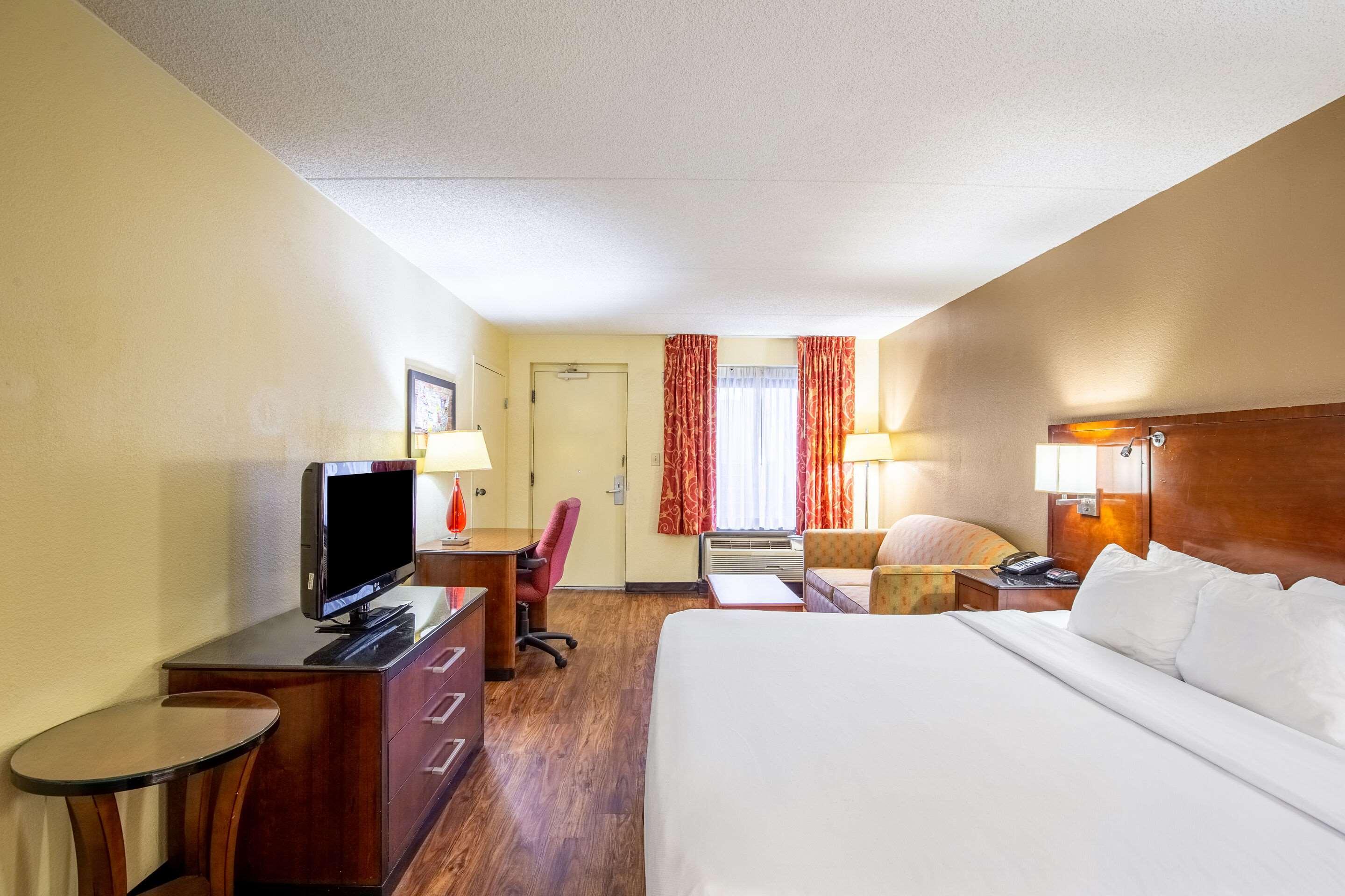 Econo Lodge Naval Station Norfolk Exterior photo