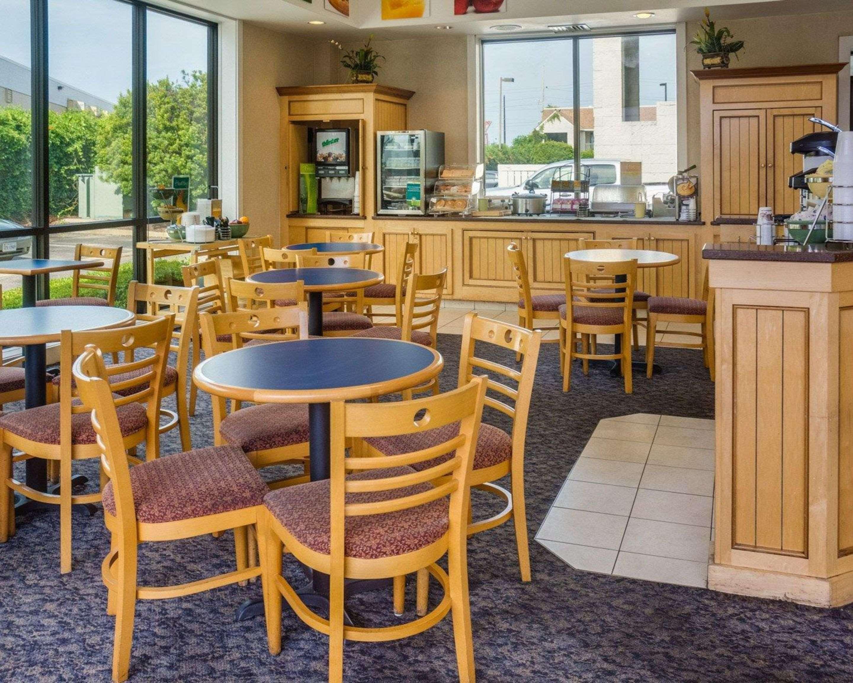 Econo Lodge Naval Station Norfolk Exterior photo